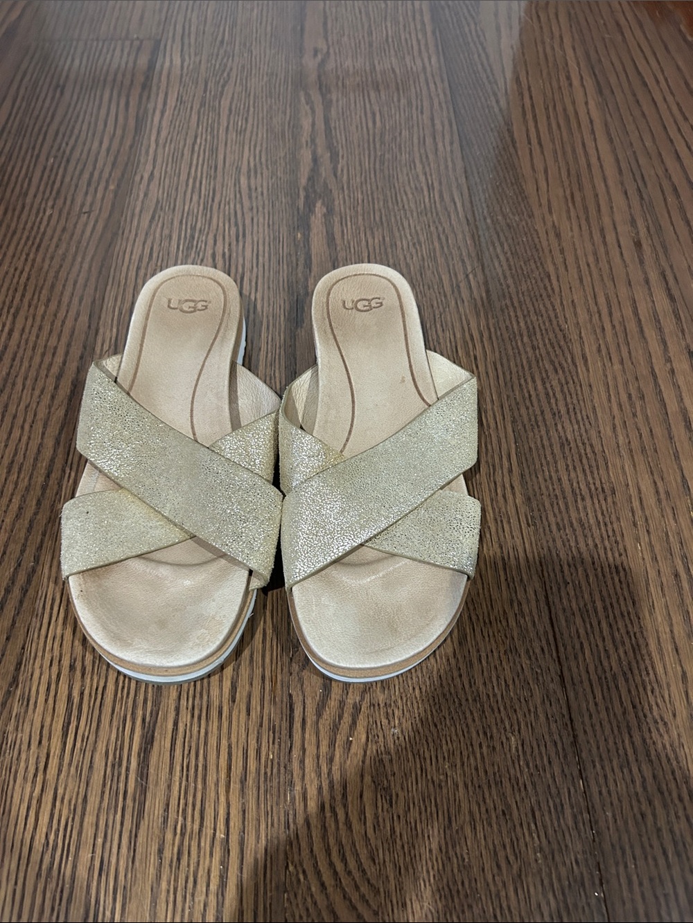 UGG Women’s Metallic Gold Crossband Slide Sandals Kari sandals sz 7